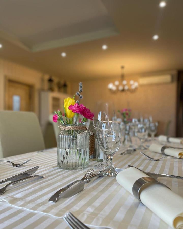 Diva Kacica Restaurant & Pansion 호텔 Komárno 외부 사진