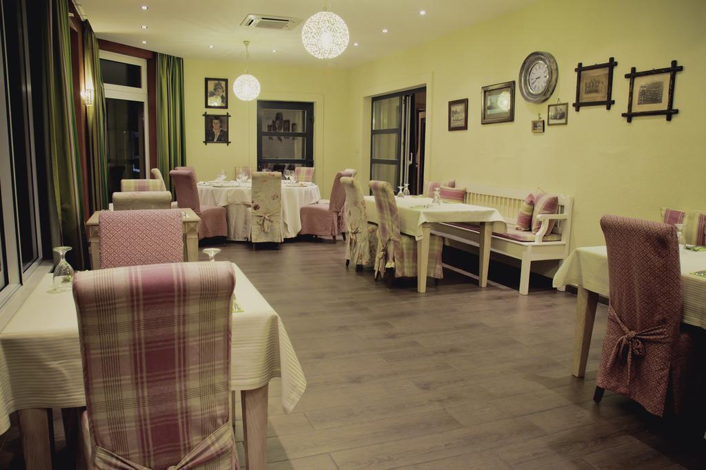 Diva Kacica Restaurant & Pansion 호텔 Komárno 외부 사진