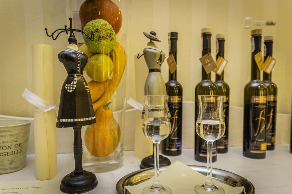 Diva Kacica Restaurant & Pansion 호텔 Komárno 외부 사진